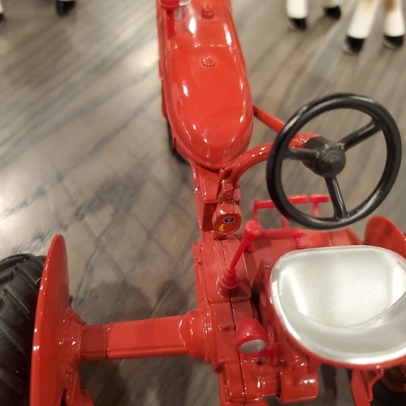 Vintage Ertl Classic McCormick 1/32" Scale Farmall Tractor - Picture 10 of 12